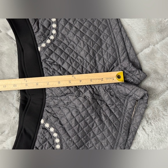 Alp-N-Rock Quilted Puffer Shorts Size 2 NWOT - Picture 8 of 16